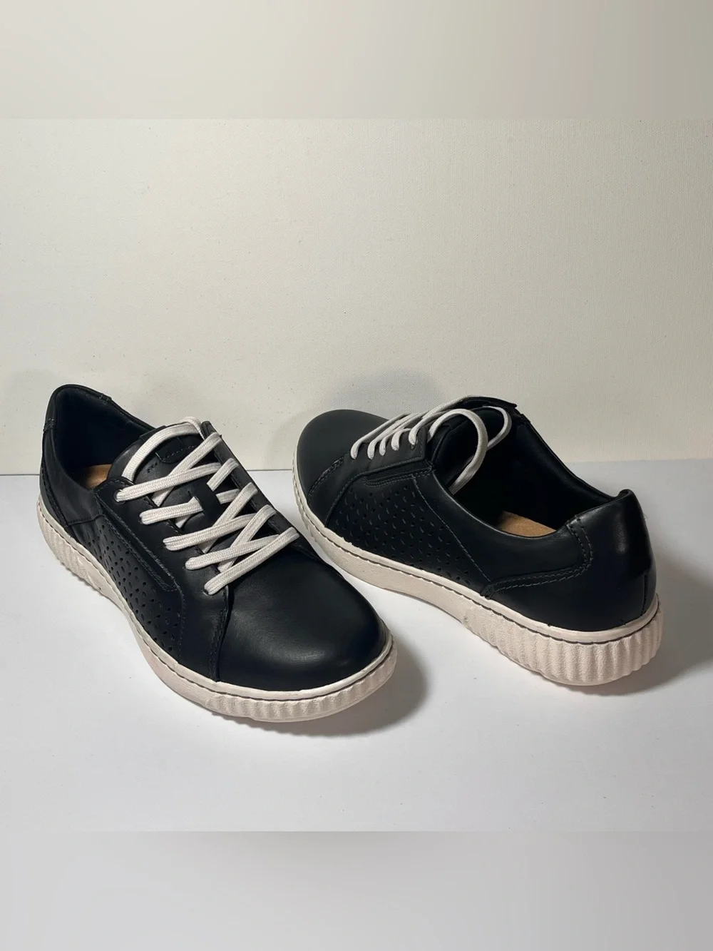 Clarks Collection Caroline Ella Leather/Textile Casual Sneakers Size: 9.5